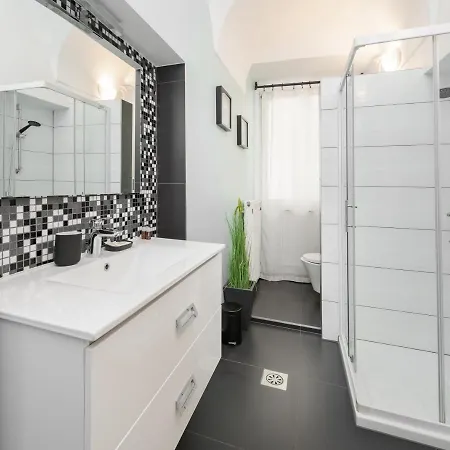 Napoleon Apartment