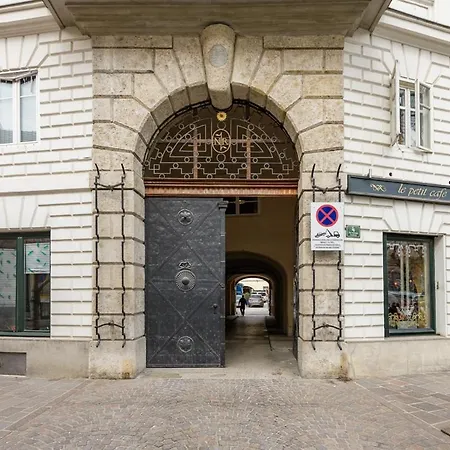 Napoleon Apartment